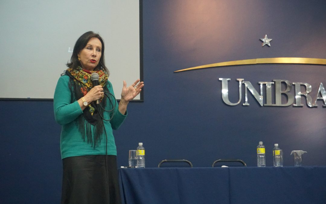 Coordenadora do Programa Dedica debate o acesso das crianÃ§as e adolescentes Ã s tecnologias no E.S.S.E Mundo Digital 2019