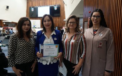 Coordenadora do Programa Dedica recebe certificado da CRIAI na Assembleia Legislativa do Paraná