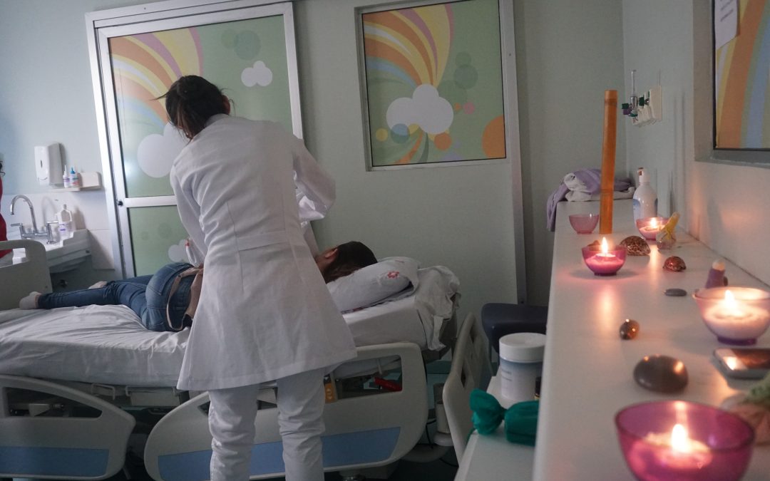 MÃ£es do MÃ©todo Canguru tÃªm uma manhÃ£ de saÃºde, estÃ©tica e bem-estar na UTI Neonatal do Complexo Hospital de ClÃ­nicas