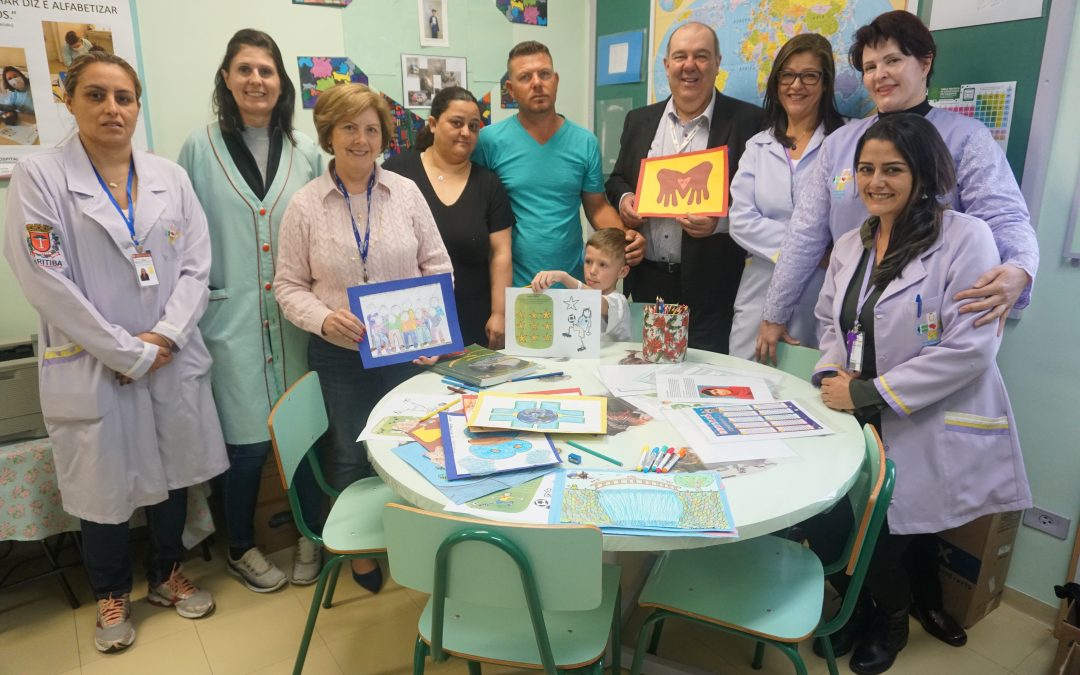 Campanha dos Amigos do HC arrecada materiais escolares ao Projeto de EscolarizaÃ§Ã£o Hospitalar no Hospital de ClÃ­nicas
