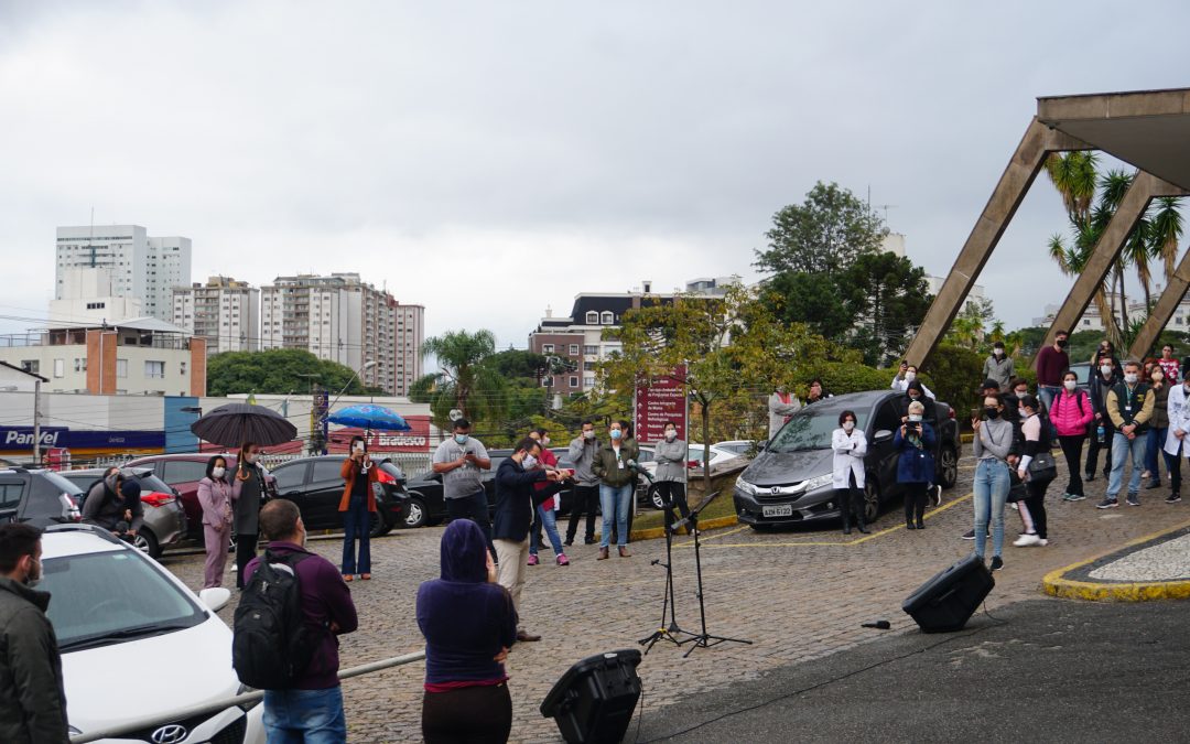 Profissionais da saÃºde do Hospital de ClÃ­nicas serÃ£o homenageados com serenata pelos Amigos do HC