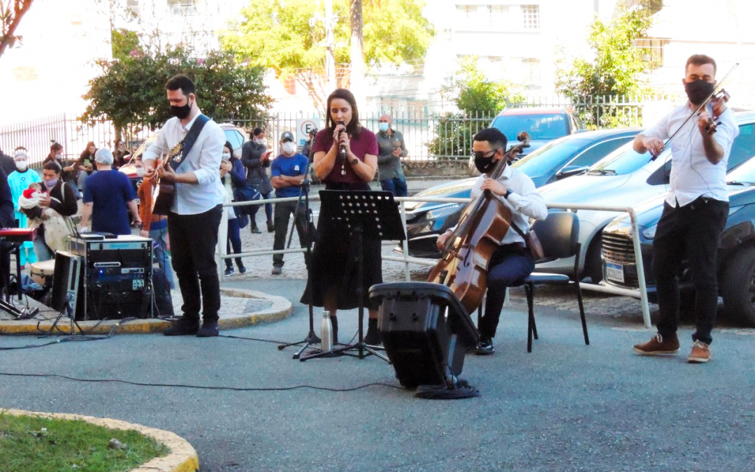 Serenata comemora os 59 anos do Hospital de ClÃ­nicas