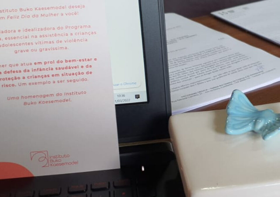 Dra. Luci Pfeiffer recebe homenagem do Instituto Buko Kaesemodel
