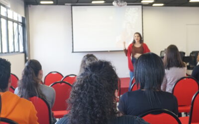 Amigos do HC recebem palestra sobre saúde e bem-estar no trabalho