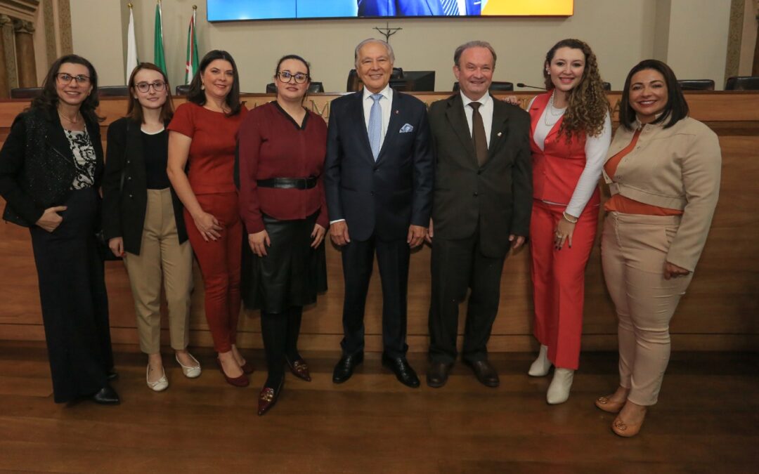 Presidente dos Amigos do HC recebe tÃ­tulo de CidadÃ£o HonorÃ¡rio de Curitiba